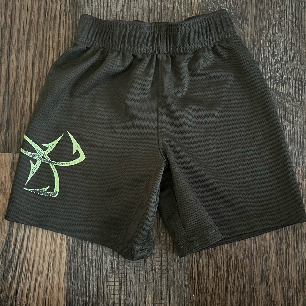 Under Armour Boys Size 4 athletic shorts.